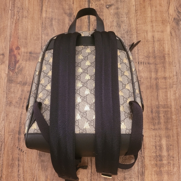 GUCCI small GG Supreme Bees Backpack - Picture 3 of 12